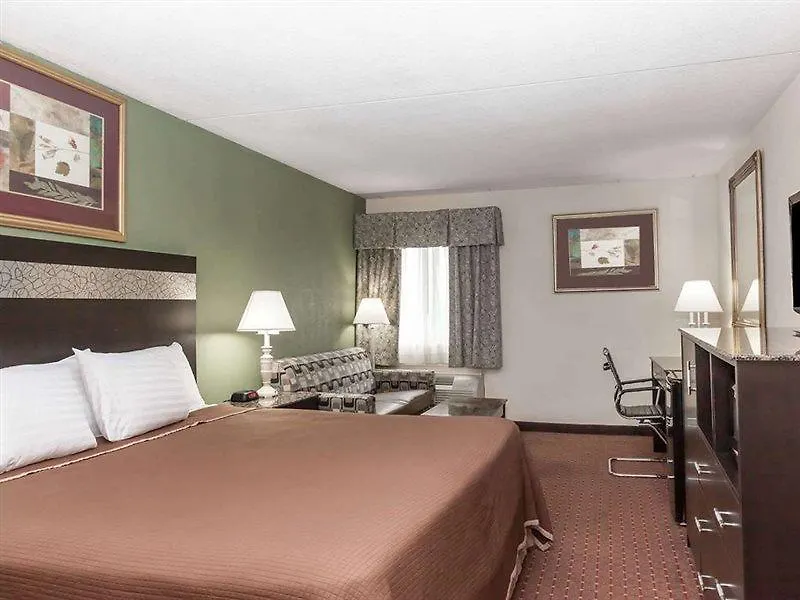 Howard Johnson By Wyndham Newark Airport