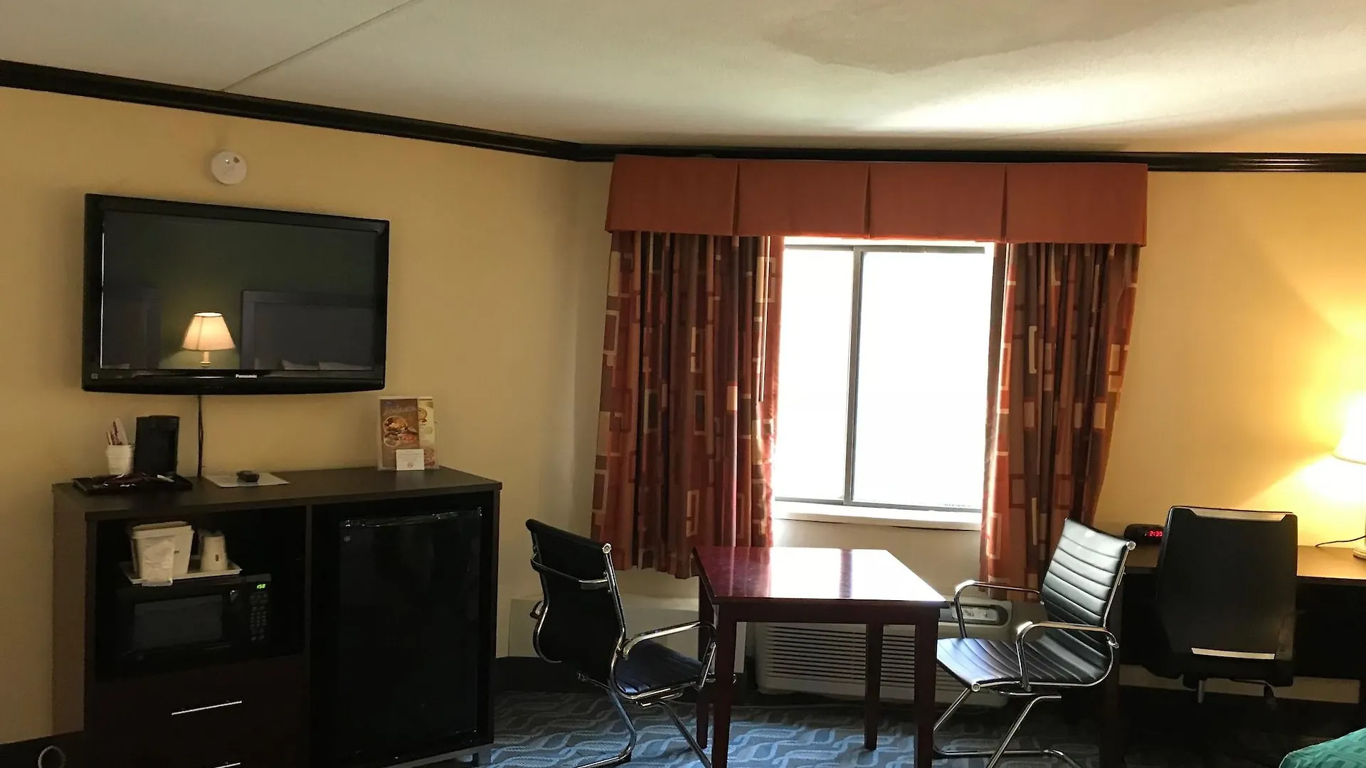 Howard Johnson By Wyndham Newark Airport Hotel