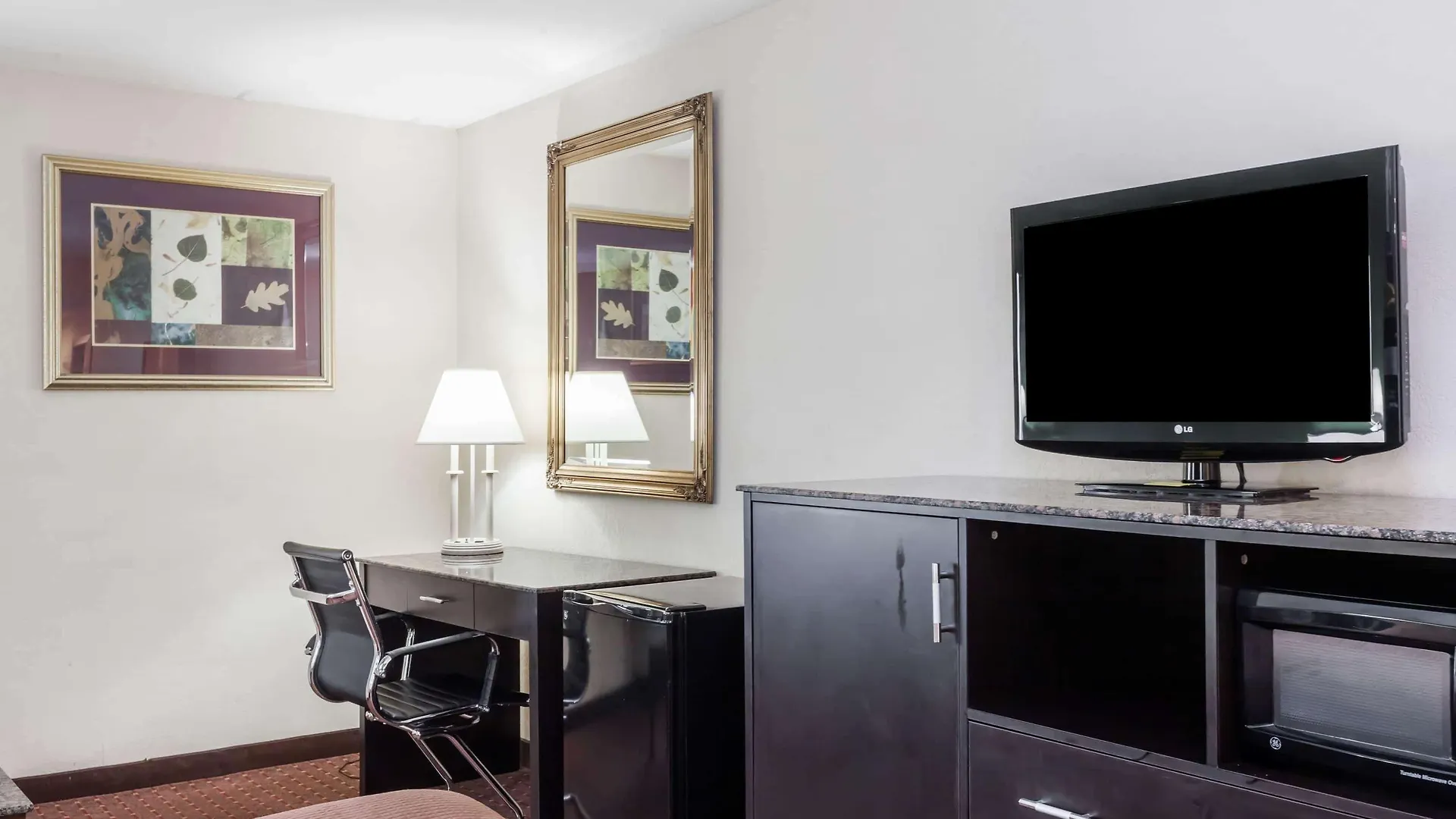 Howard Johnson By Wyndham Newark Airport Hotel
