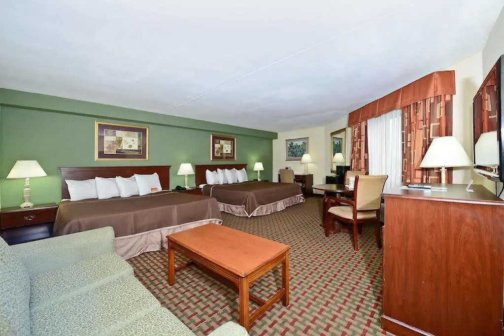 Hotel Howard Johnson By Wyndham Newark Airport
