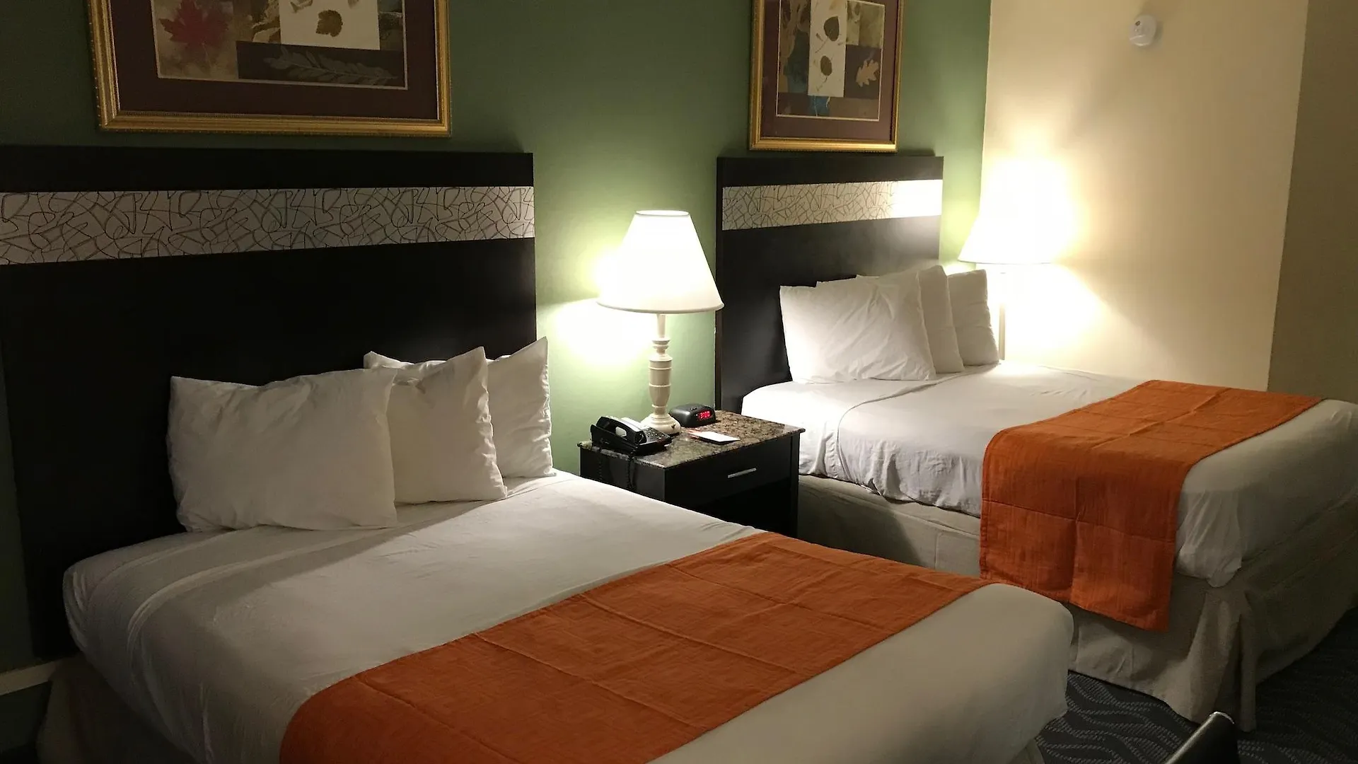 Howard Johnson By Wyndham Newark Airport 2*,