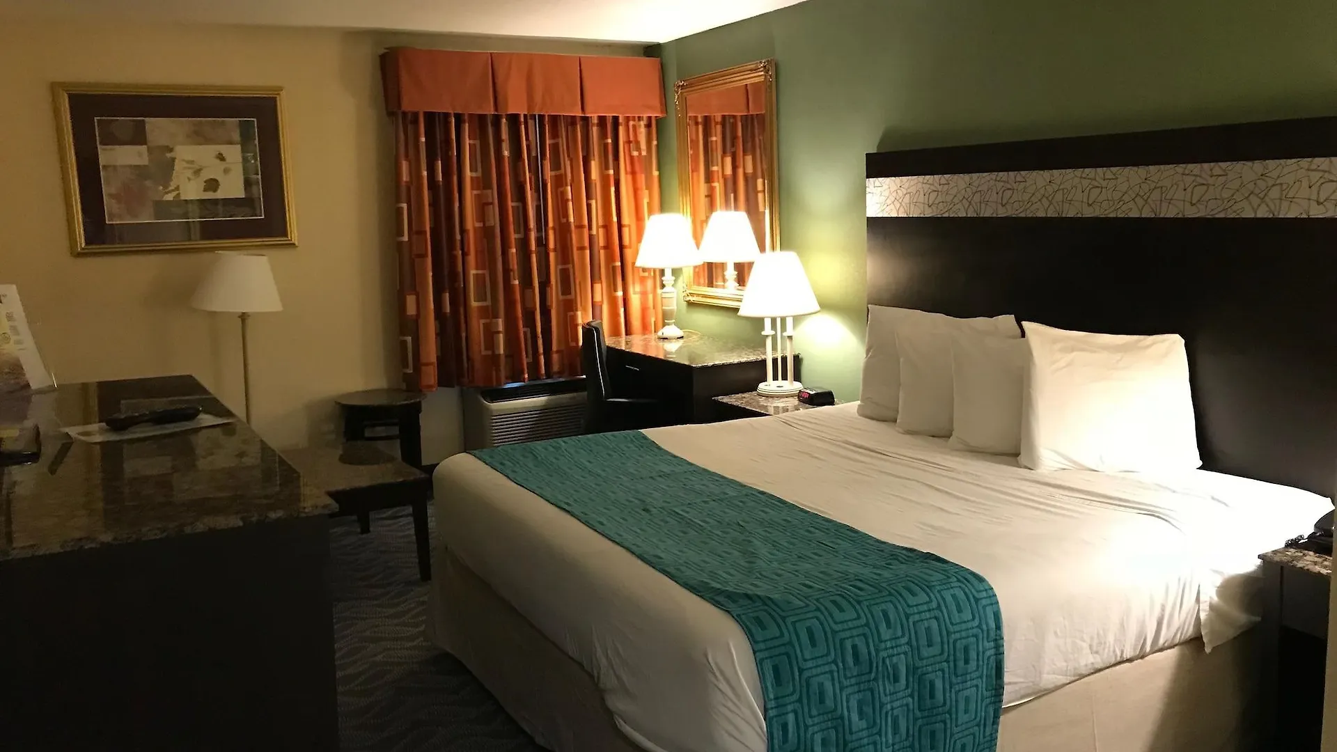 Howard Johnson By Wyndham Newark Airport Hotel