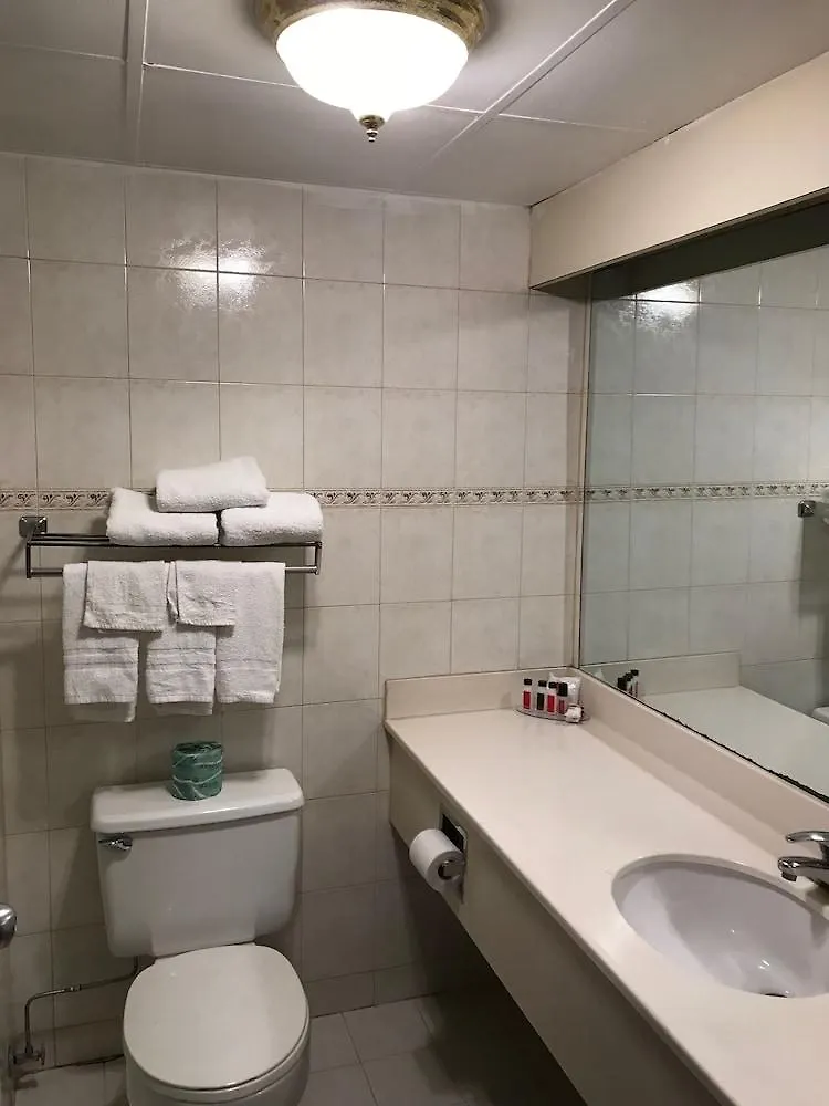 Howard Johnson By Wyndham Newark Airport 2*,