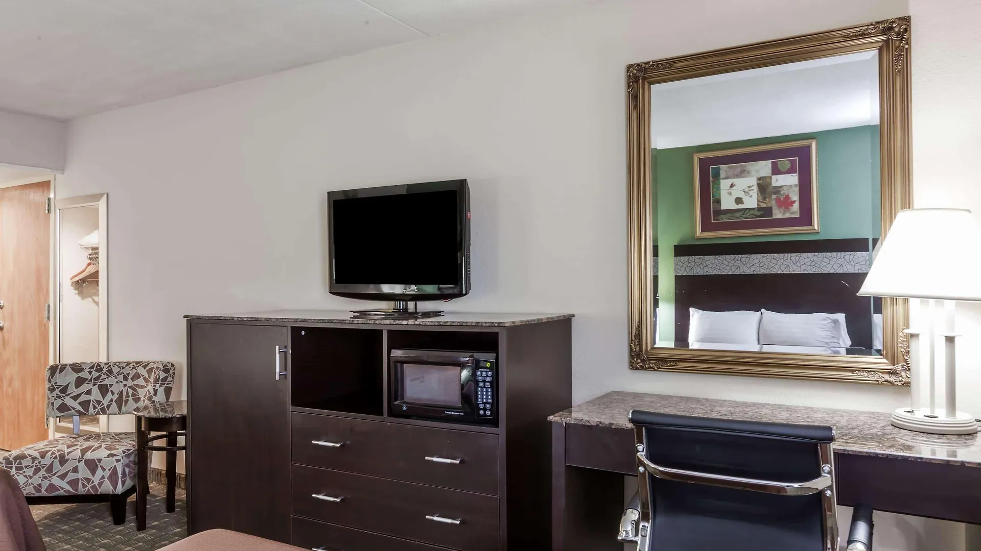Howard Johnson By Wyndham Newark Airport 2*,