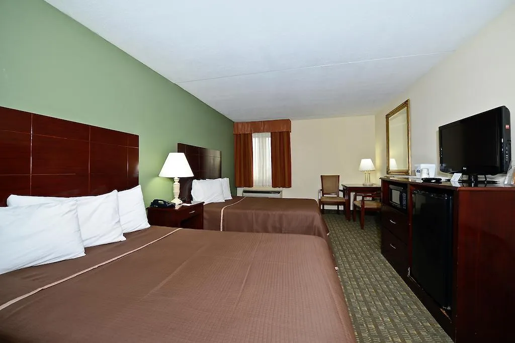Howard Johnson By Wyndham Newark Airport 2*,  USA