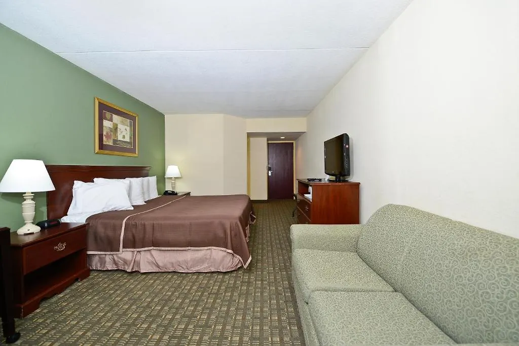 Howard Johnson By Wyndham Newark Airport 2*,  USA