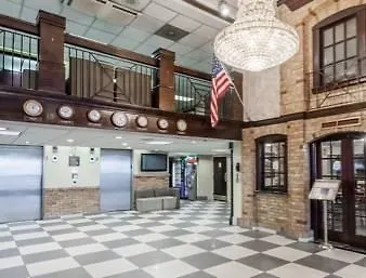 Howard Johnson By Wyndham Newark Airport