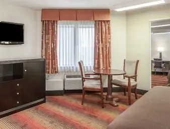 Howard Johnson By Wyndham Newark Airport 2*,  USA