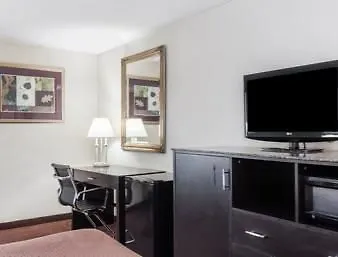 Howard Johnson By Wyndham Newark Airport Hotel